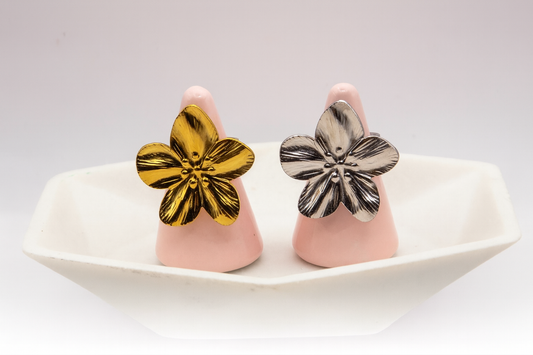 LILA ADJUSTABLE FLOWER RING