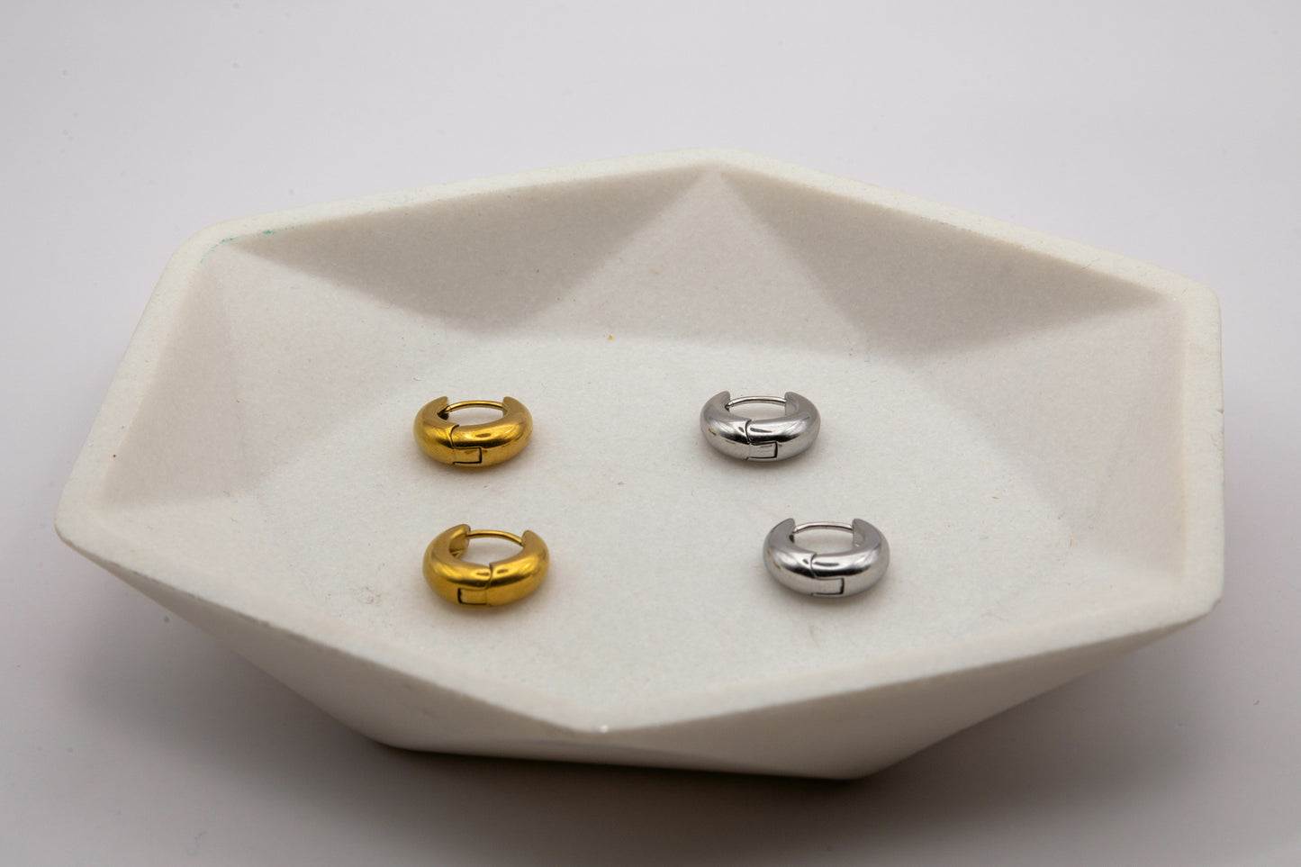 DAINTY EVERYDAY HOOPS