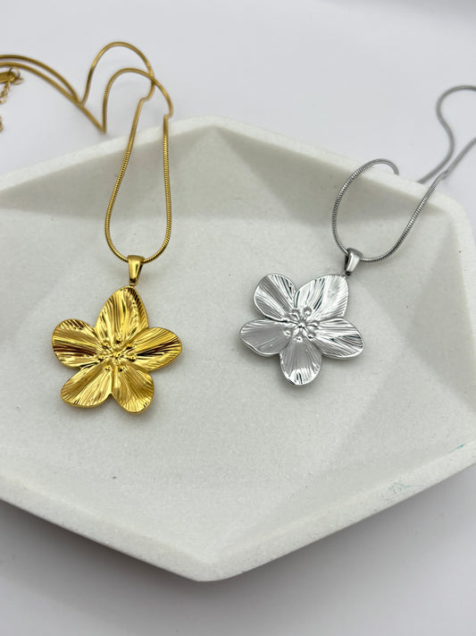 BLOSSOM FLOWER NECKLACE
