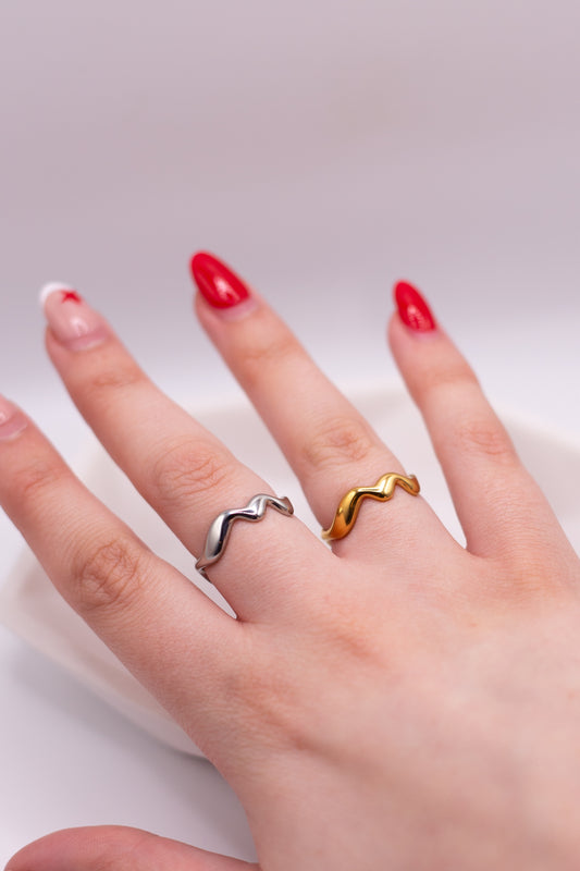 ADJUSTABLE SERENA SQUIGGLE RING